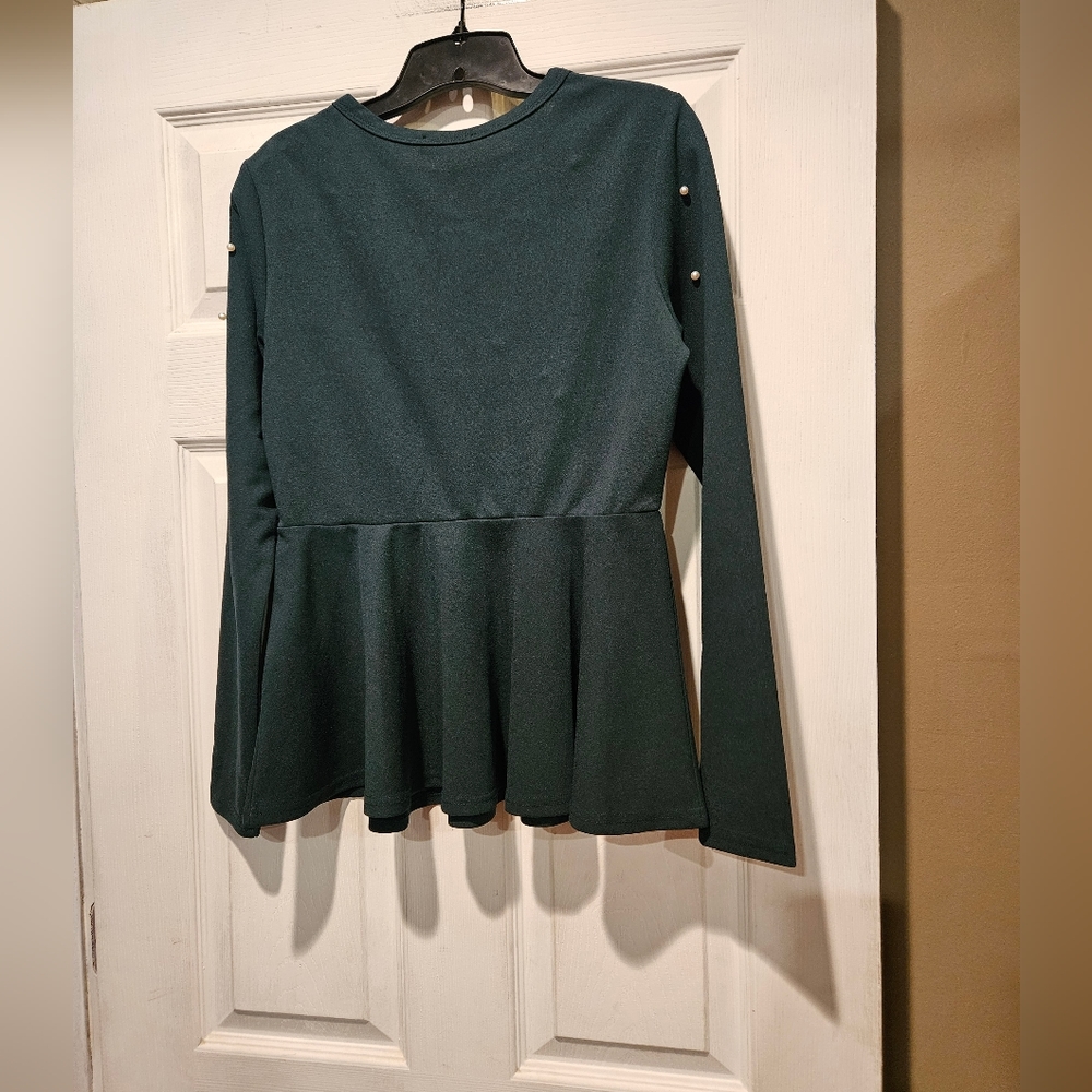 SHEIN TOP - Picture 2 of 2